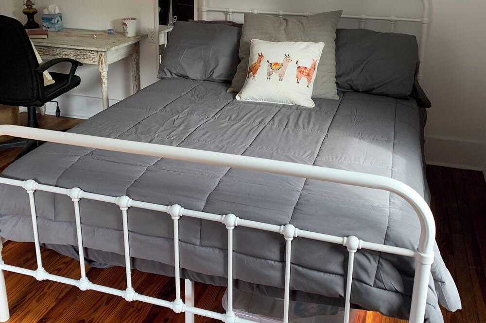 Photo of Bedroom in Narrowsburg