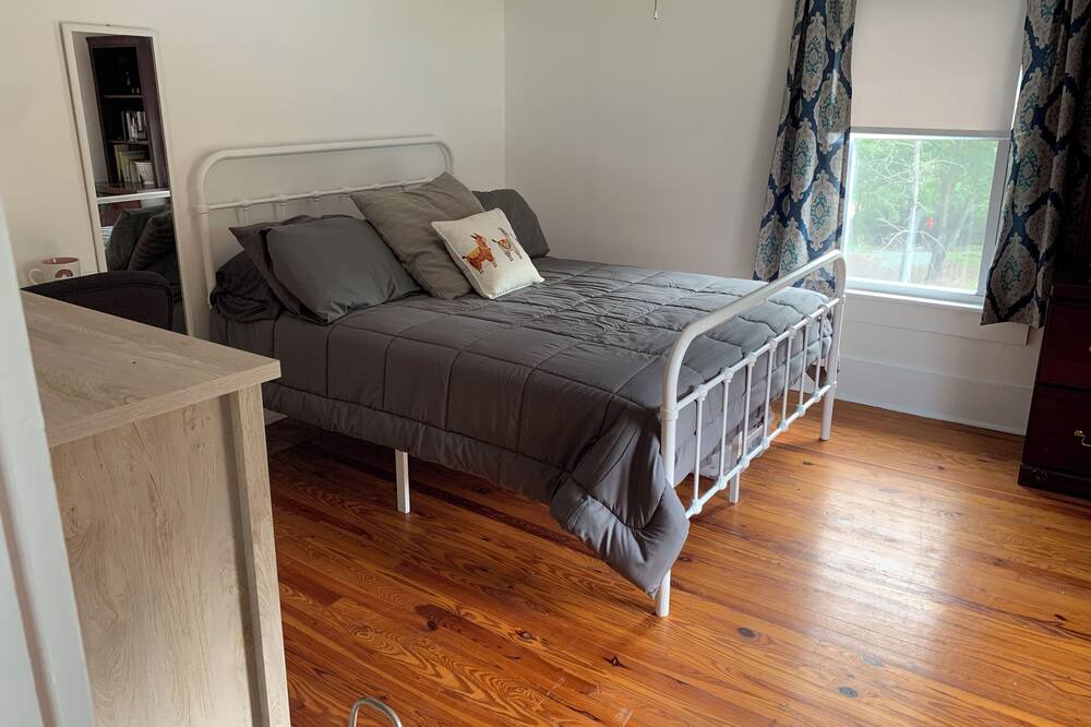 Photo of Bedroom in Narrowsburg