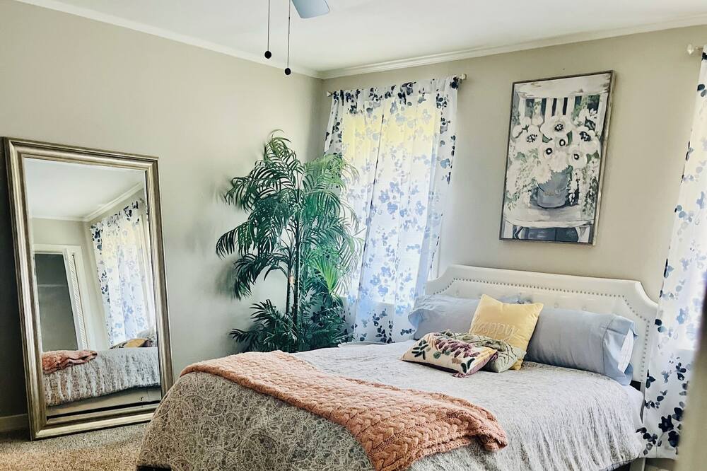 Photo of Bedroom in Broadmoor