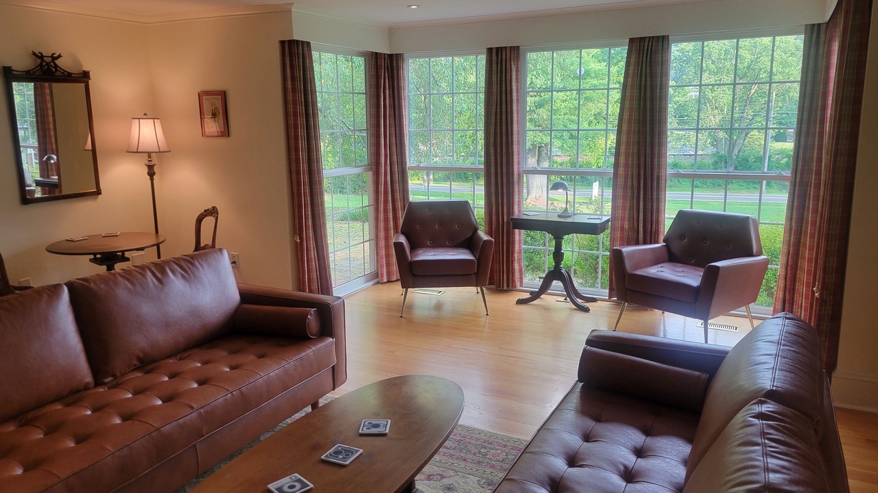 Photo of Livingroom in Emory