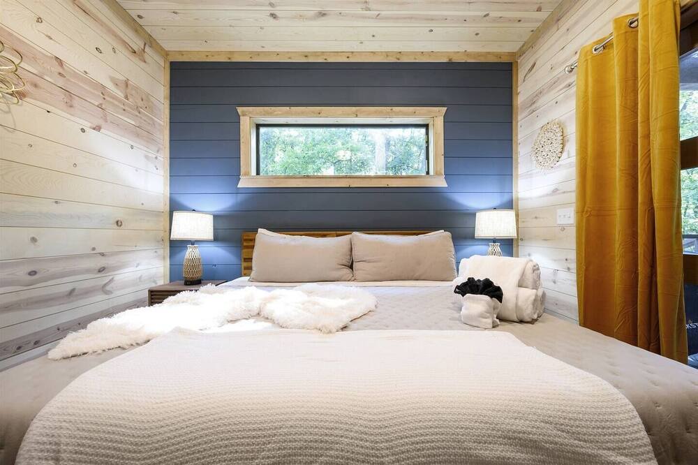 Photo of Bedroom in Hochatown
