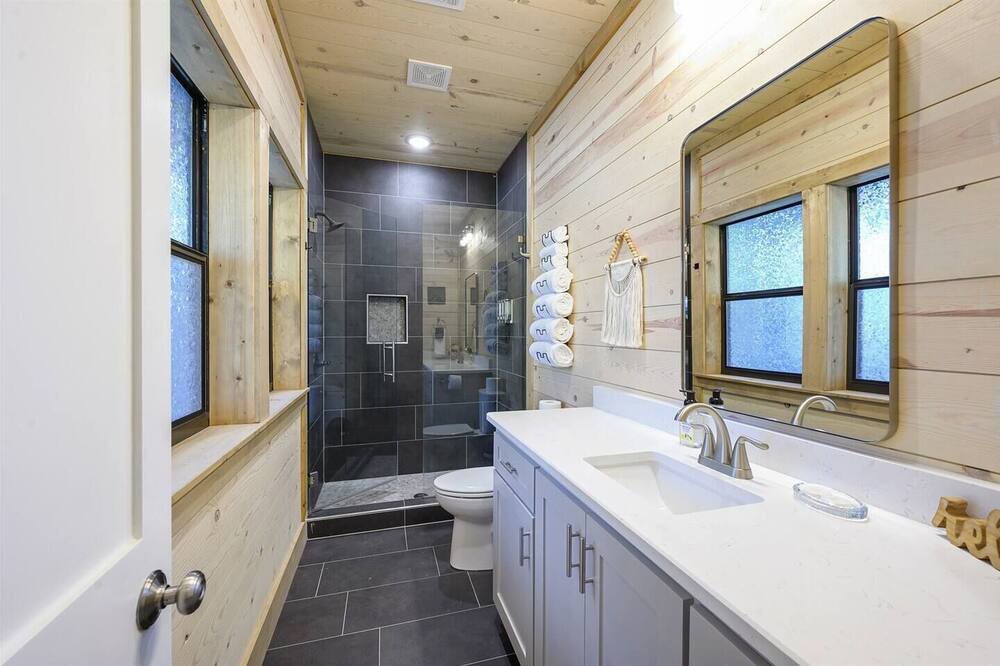 Photo of Bathroom in Hochatown