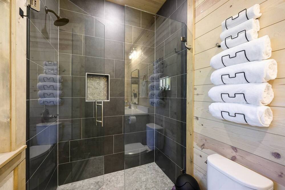 Photo of Bathroom in Hochatown