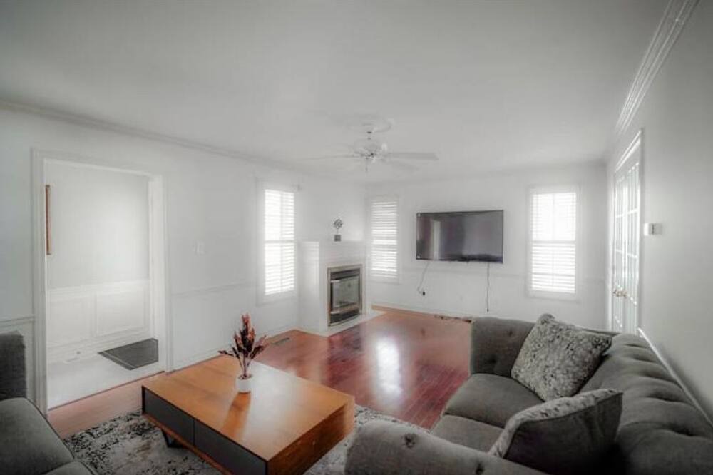 Photo of Livingroom in Innisfil