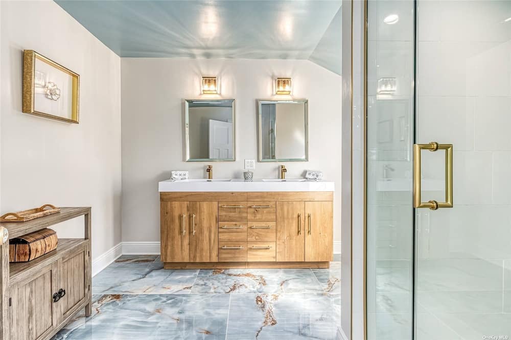 Photo of Bathroom in Shinnecock Hills