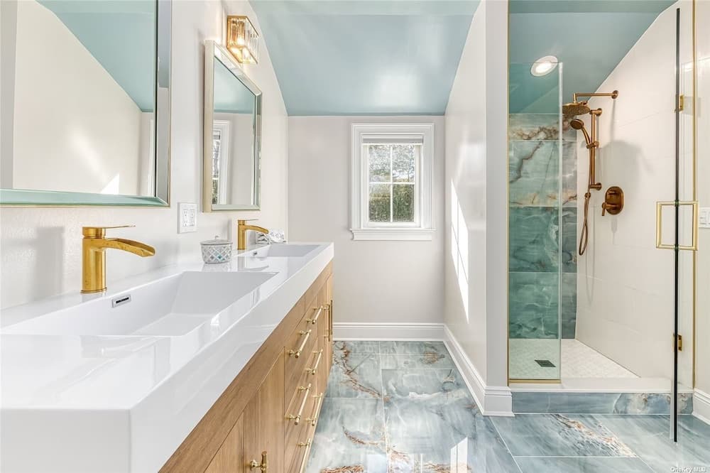 Photo of Bathroom in Shinnecock Hills