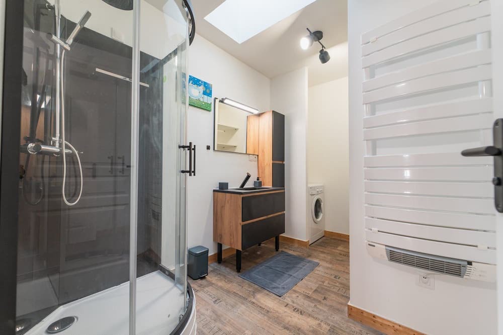 Photo of Bathroom in Mignaloux-Beauvoir