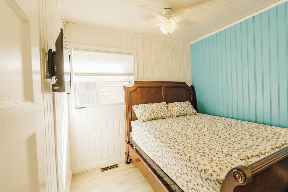 Photo of Bedroom in Crystal Beach