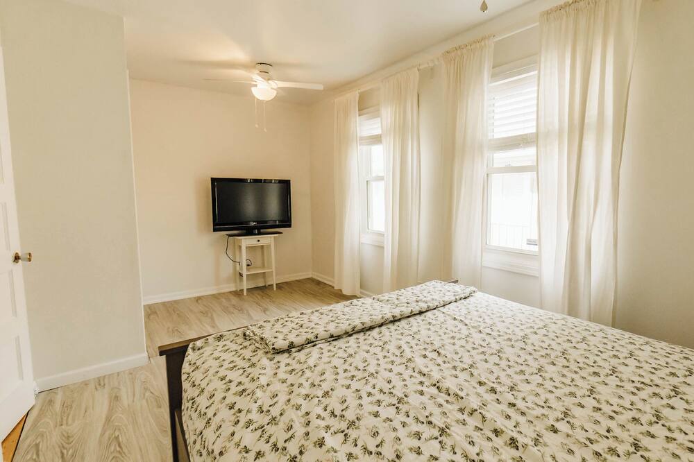 Photo of Bedroom in Crystal Beach
