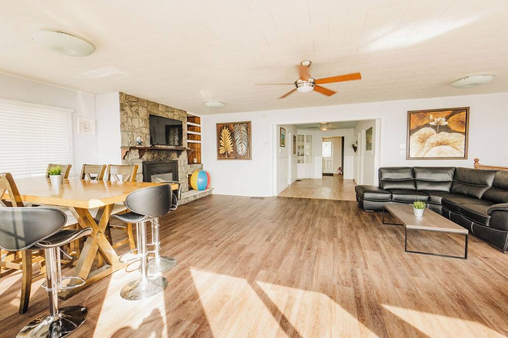 Photo of Livingroom in Crystal Beach