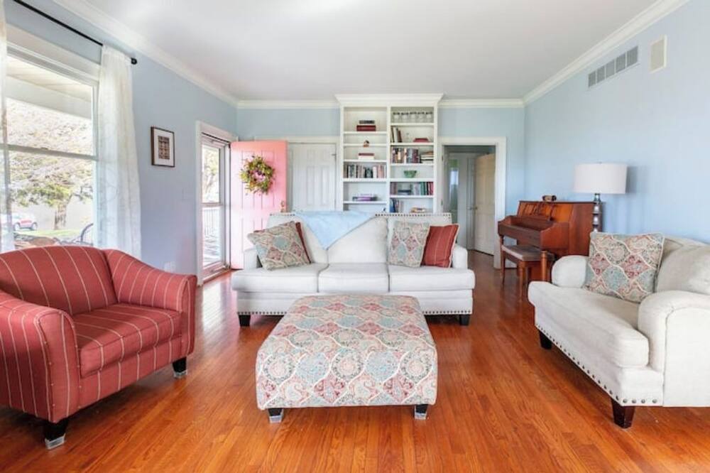 Photo of Livingroom in Nicholasville