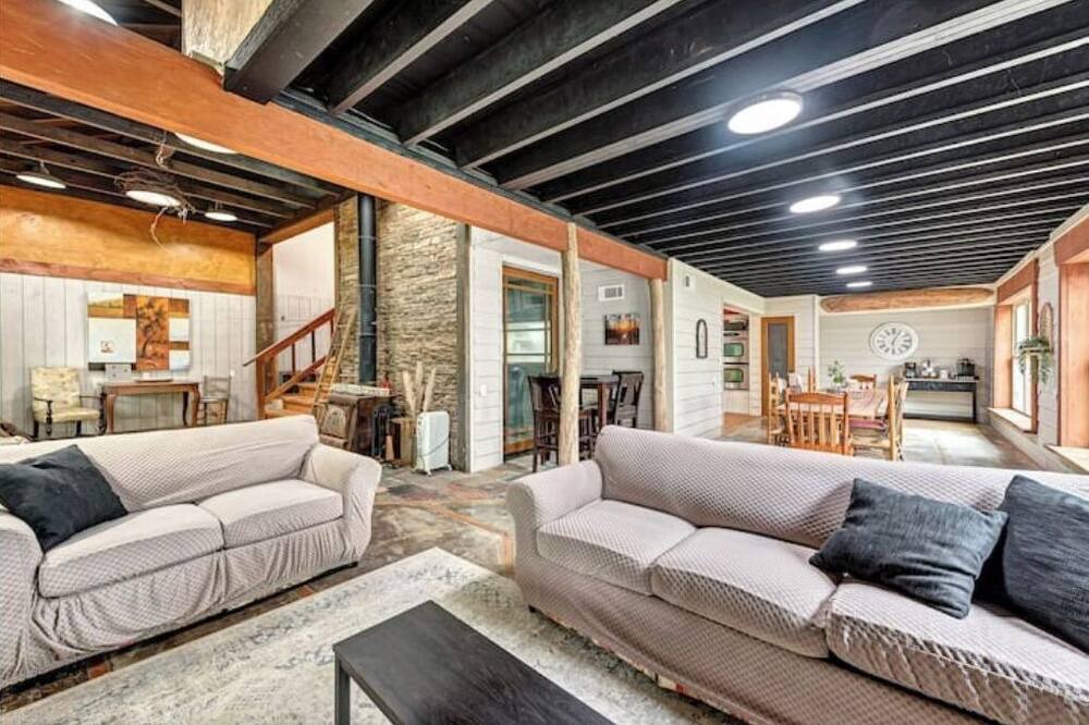 Photo of Livingroom in Flint Creek