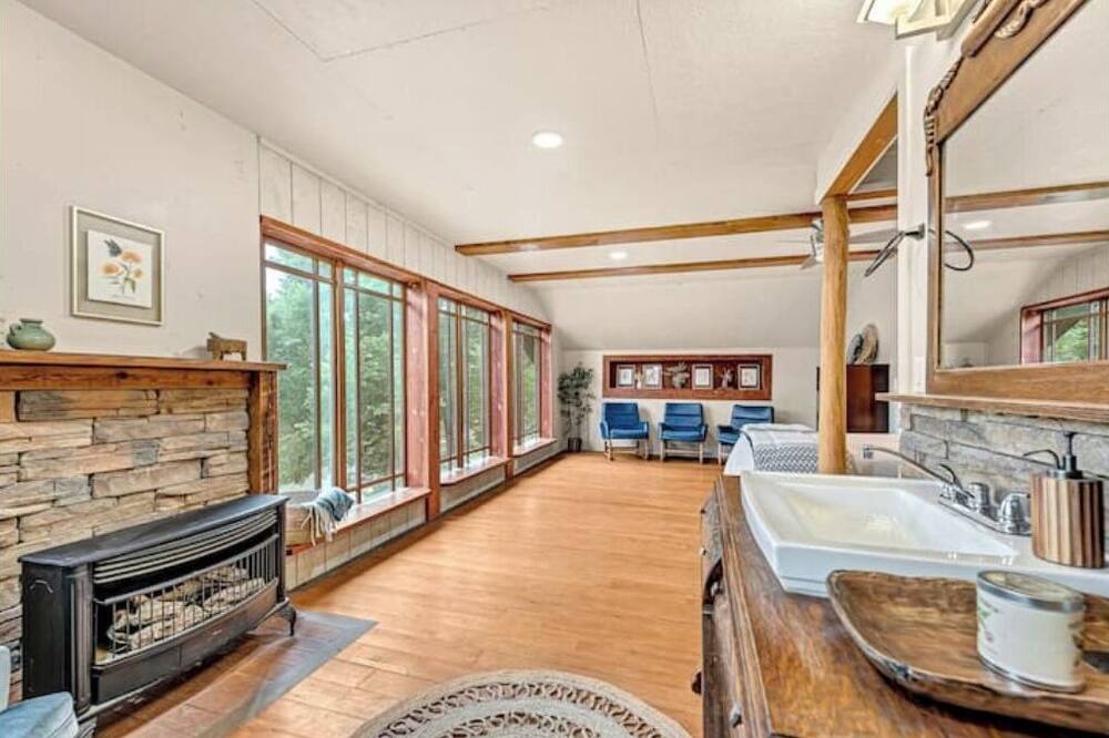 Photo of Kitchen in Flint Creek