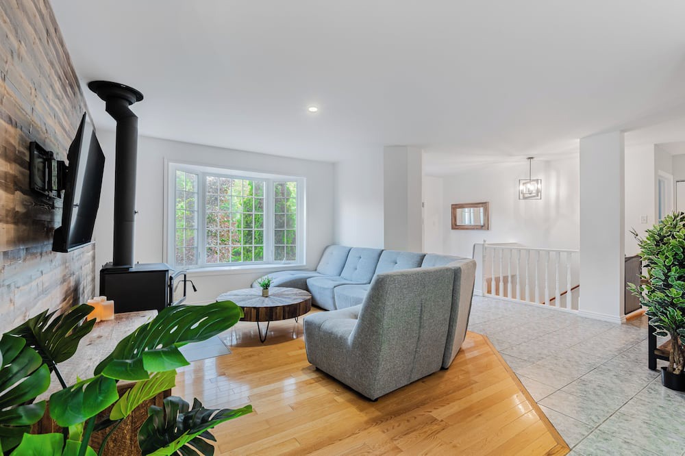 Photo of Livingroom in St-Adolphe-d'Howard