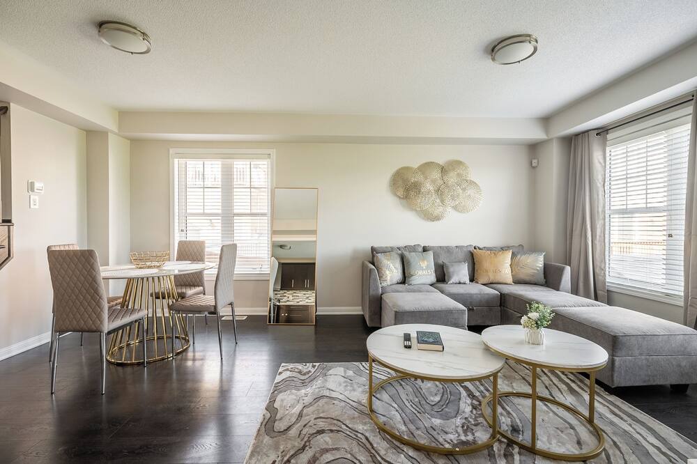 Photo of Livingroom in Mount Pleasant