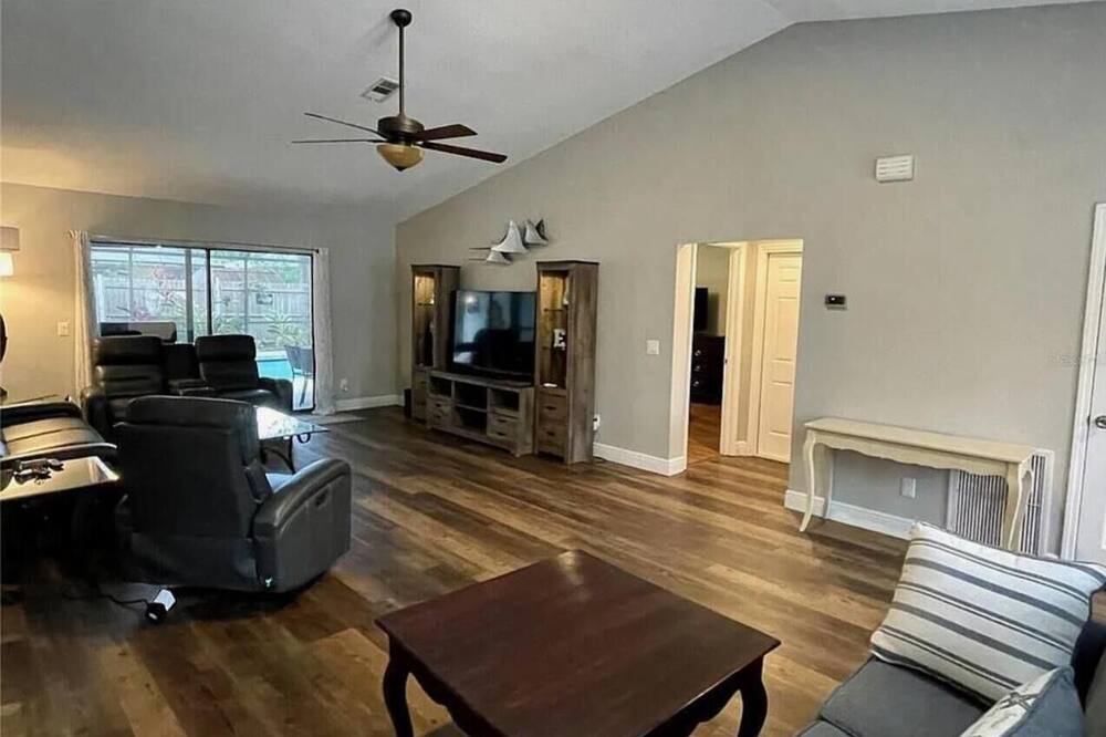Photo of Livingroom in Country Oaks