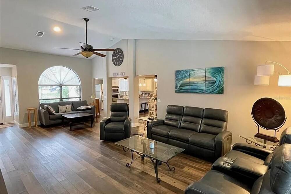 Photo of Livingroom in Country Oaks
