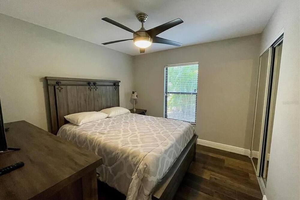 Photo of Bedroom in Country Oaks