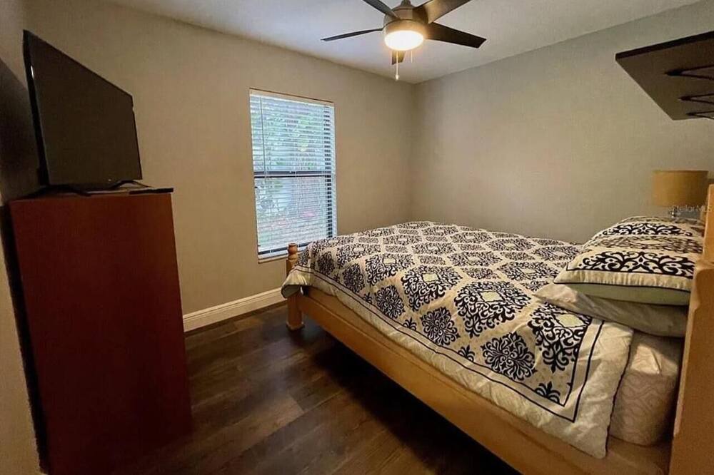Photo of Bedroom in Country Oaks