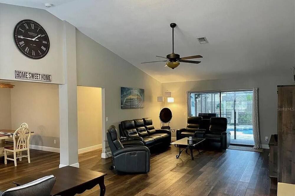 Photo of Livingroom in Country Oaks