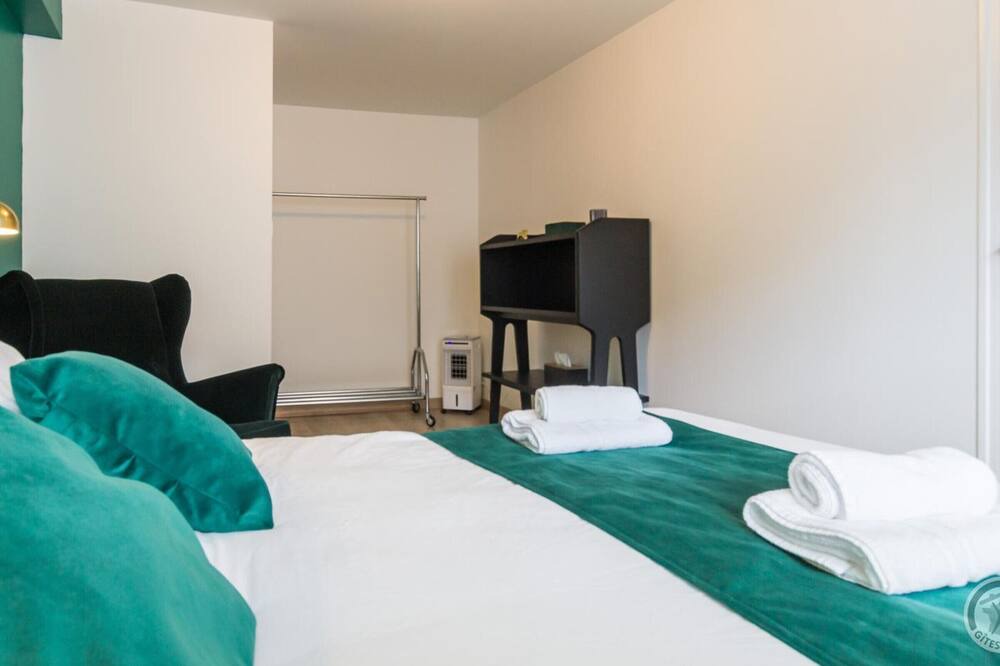 Photo of Bedroom in Pontorson