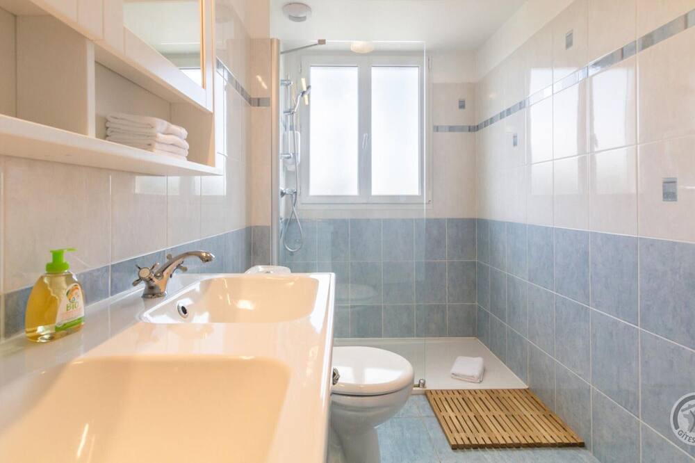 Photo of Bathroom in Pontorson