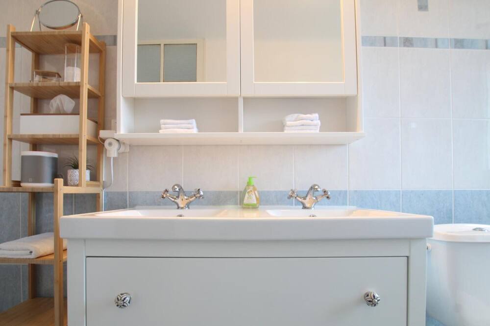 Photo of Bathroom in Pontorson