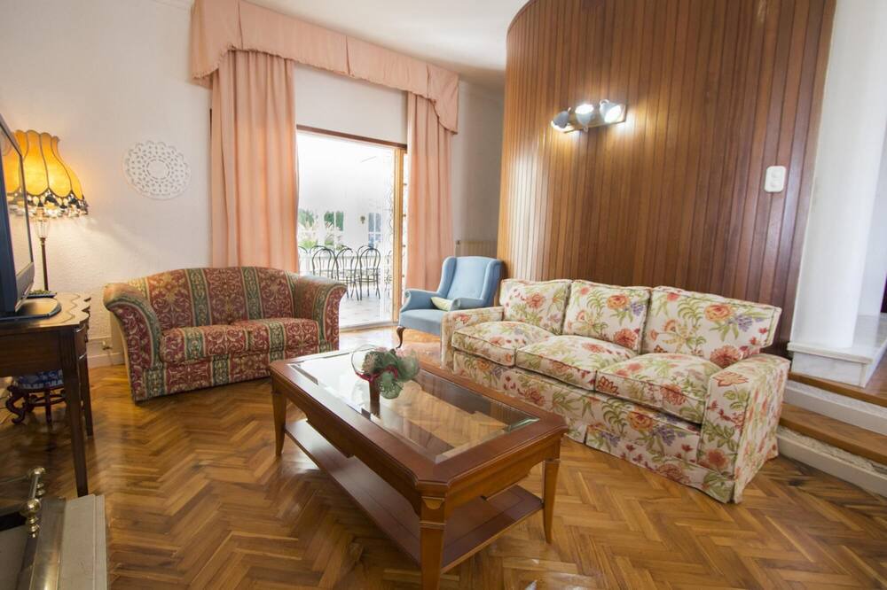 Photo of Bedroom in Alcover
