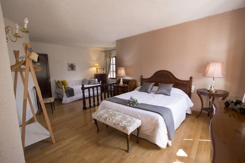 Photo of Bedroom in Alcover