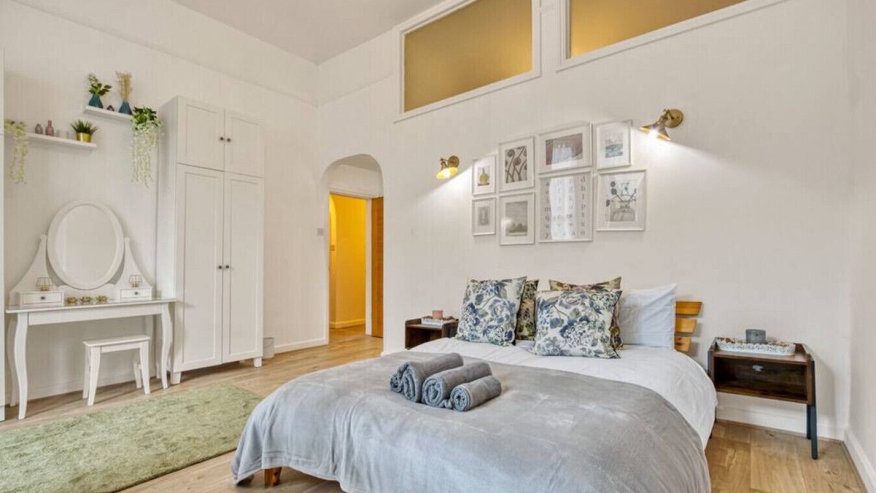 Photo of Others in Earl's Court