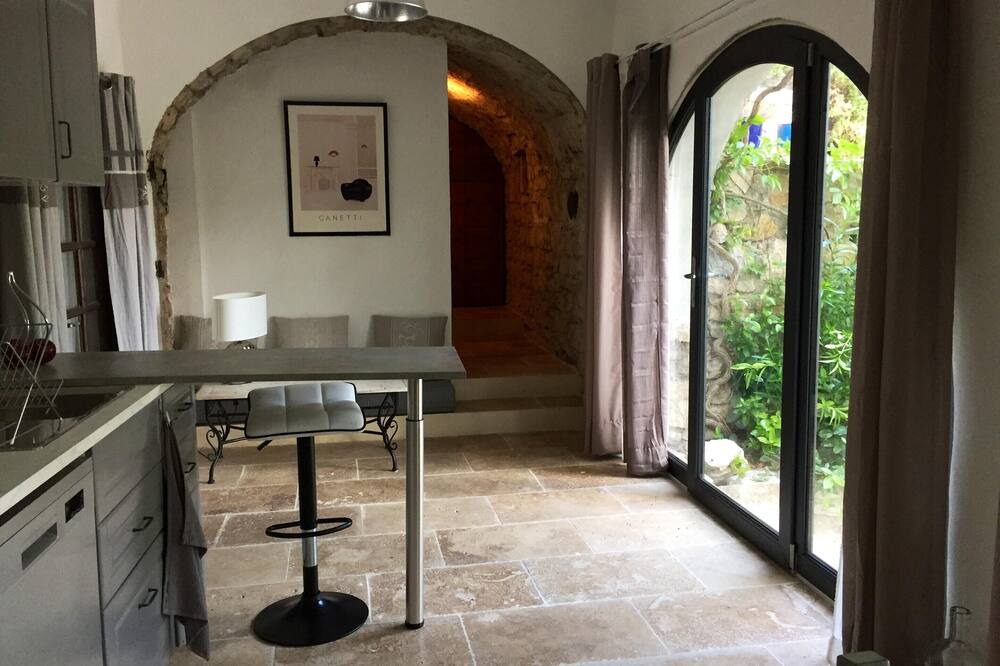 Photo of Livingroom in Saint-Andre-de-Cruzieres