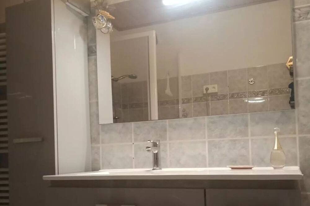 Photo of Bathroom in La Gueriniere
