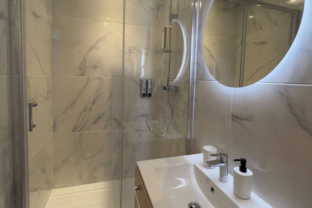 Photo of Bathroom in Montlucon