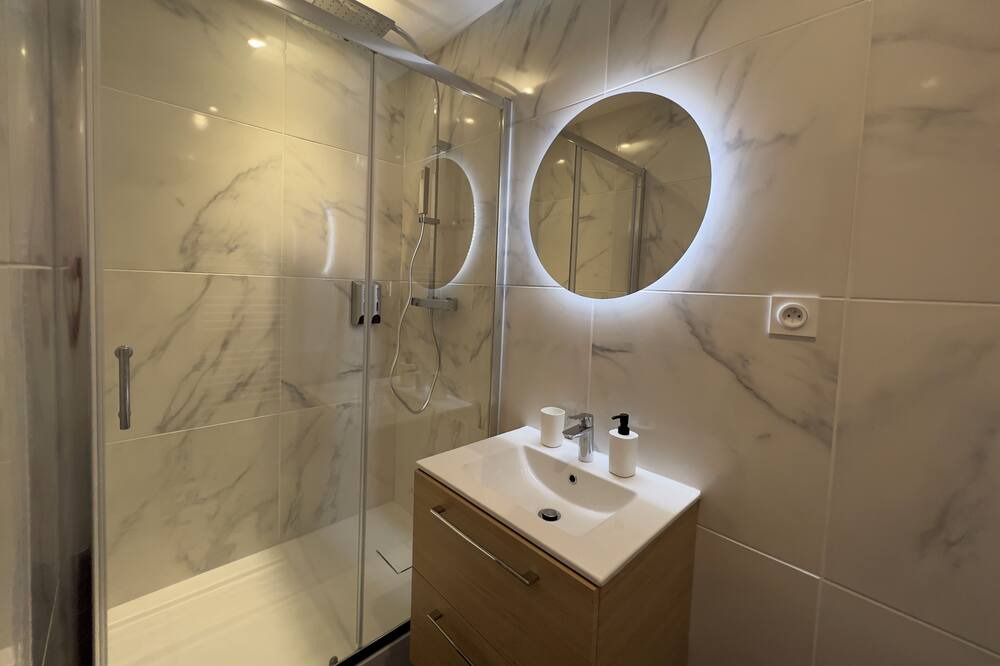 Photo of Bathroom in Montlucon