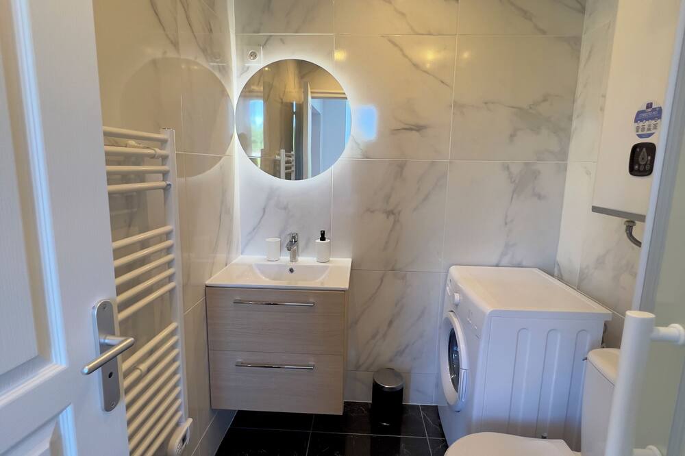 Photo of Bathroom in Montlucon