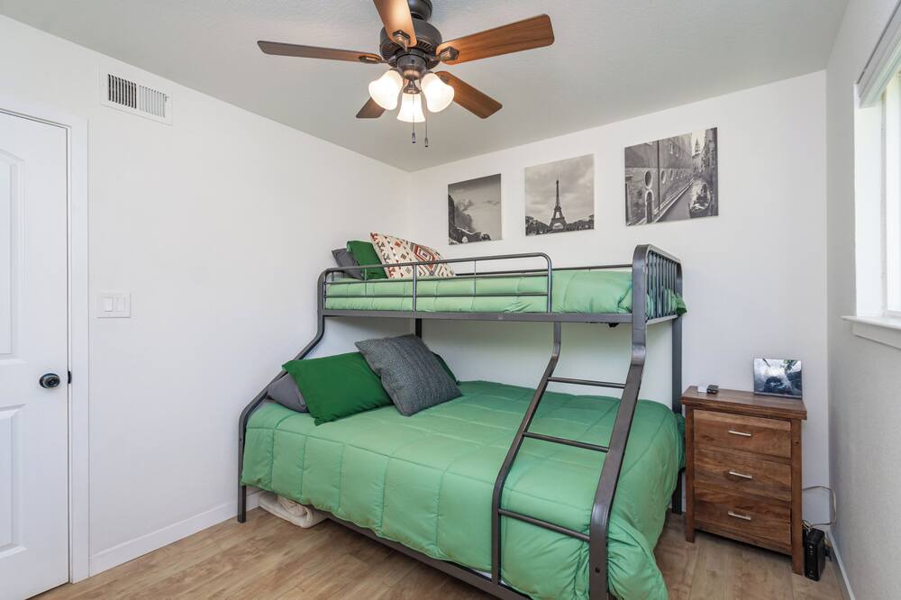 Photo of Bedroom in Apple Hill