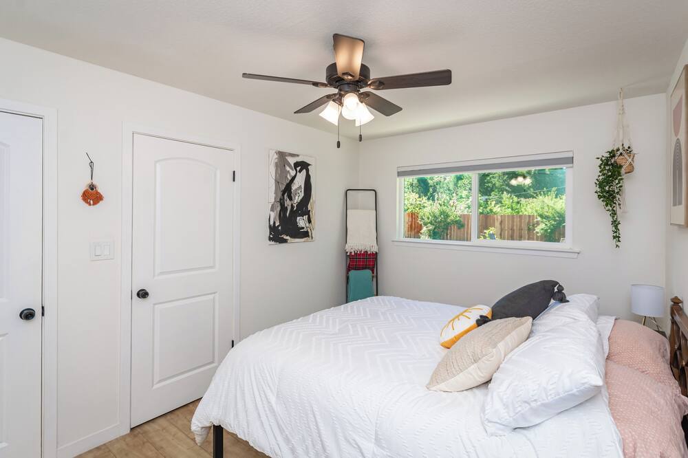 Photo of Bedroom in Apple Hill
