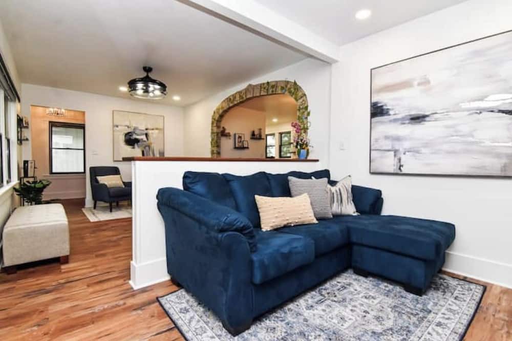 Photo of Livingroom in Waverly