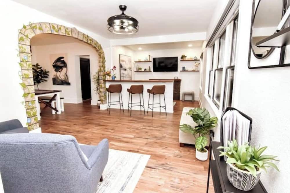 Photo of Livingroom in Waverly