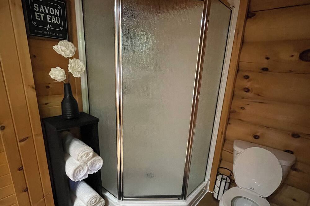 Photo of Bathroom in Notre-Dame-Auxiliatrice-de-Buckland