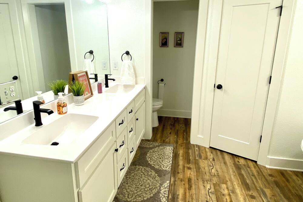 Photo of Bathroom in Lufkin