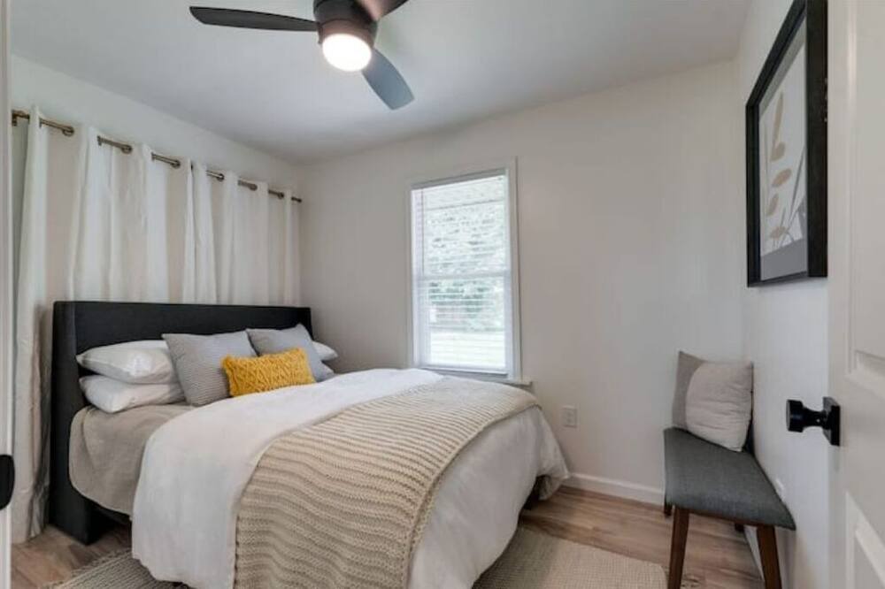 Photo of Bedroom in Hohenwald