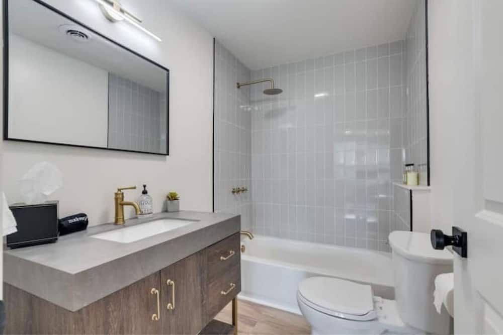 Photo of Bathroom in Hohenwald