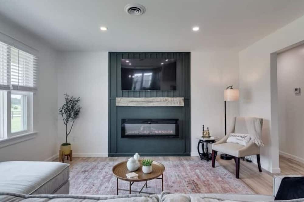 Photo of Livingroom in Hohenwald