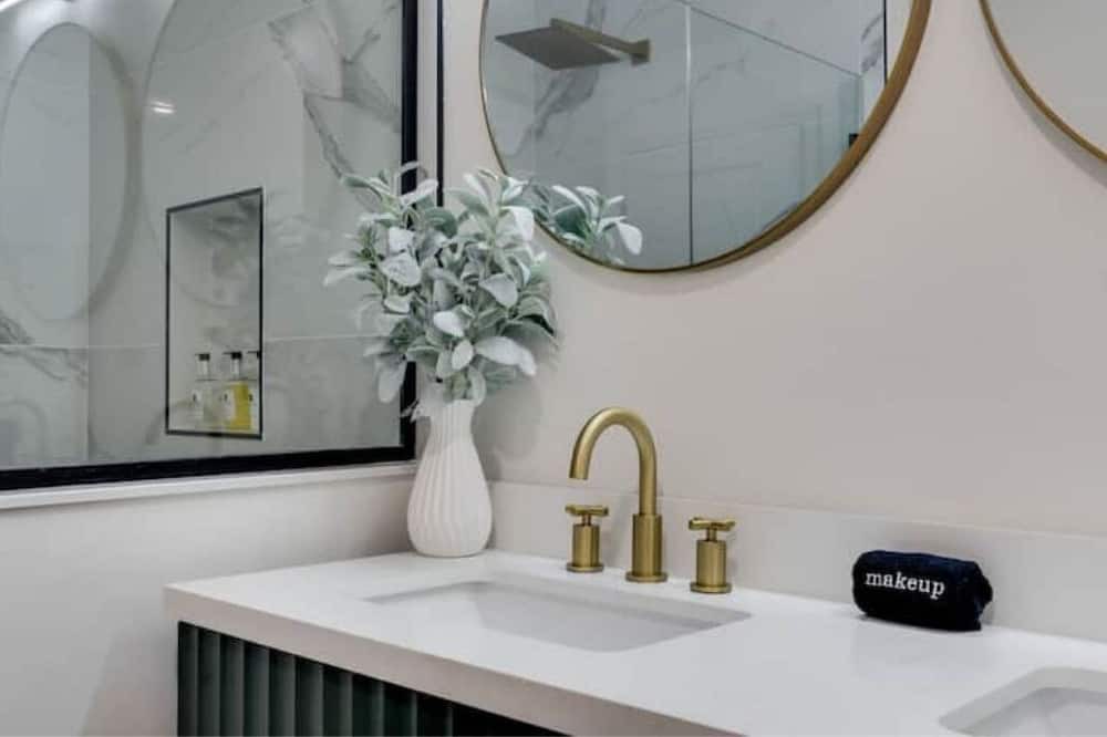 Photo of Bathroom in Hohenwald