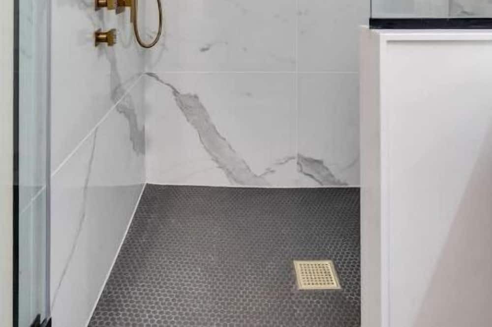 Photo of Bathroom in Hohenwald