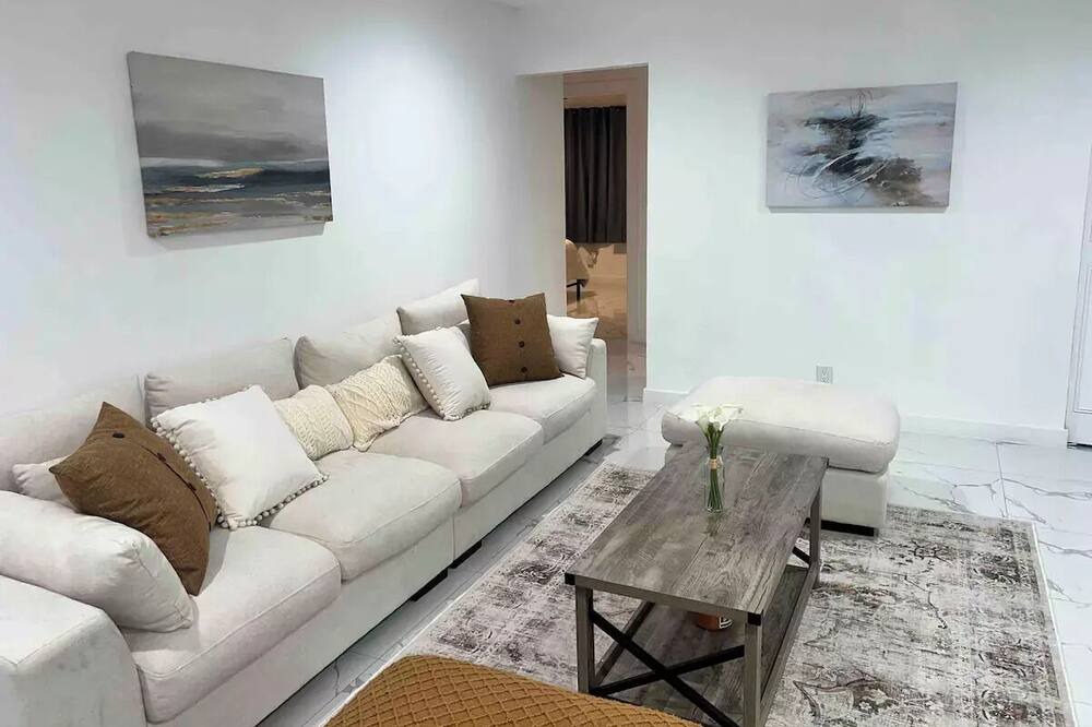 Photo of Livingroom in North Lauderdale