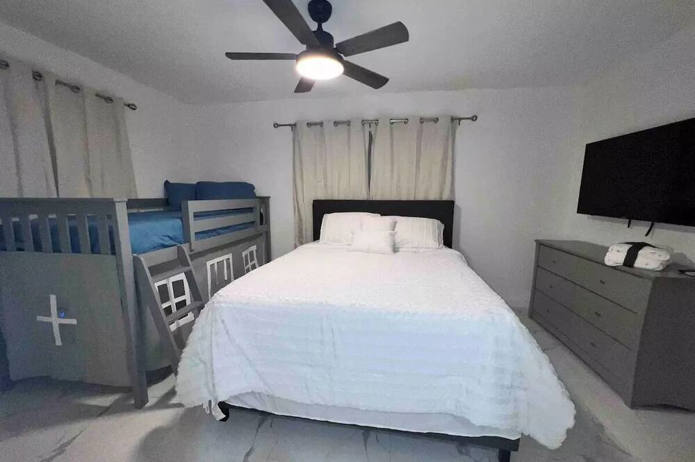 Photo of Bedroom in North Lauderdale