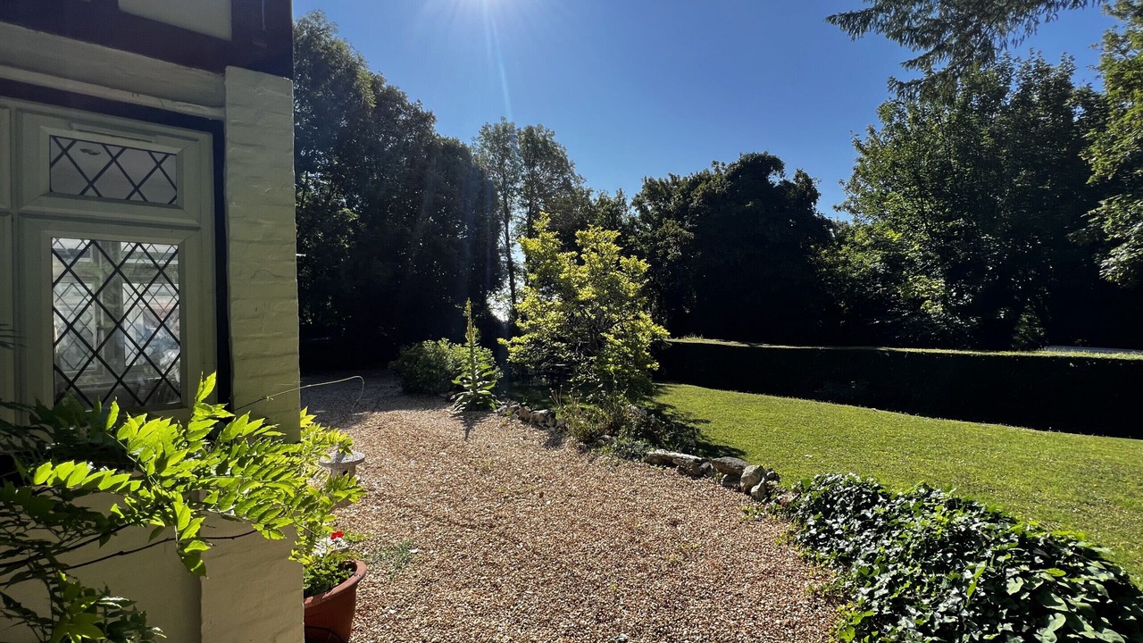 Photo of Outdoor in Niton