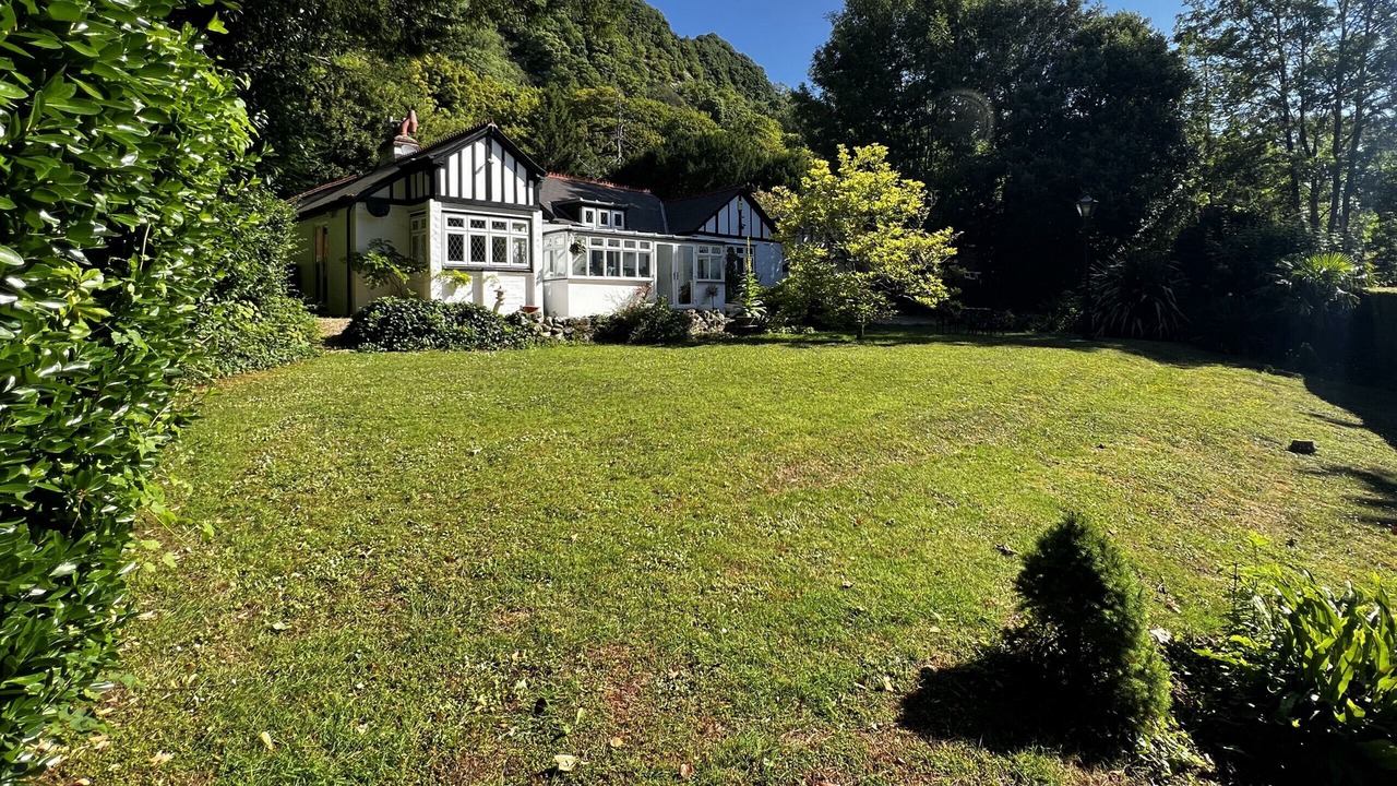 Photo of Outdoor in Niton